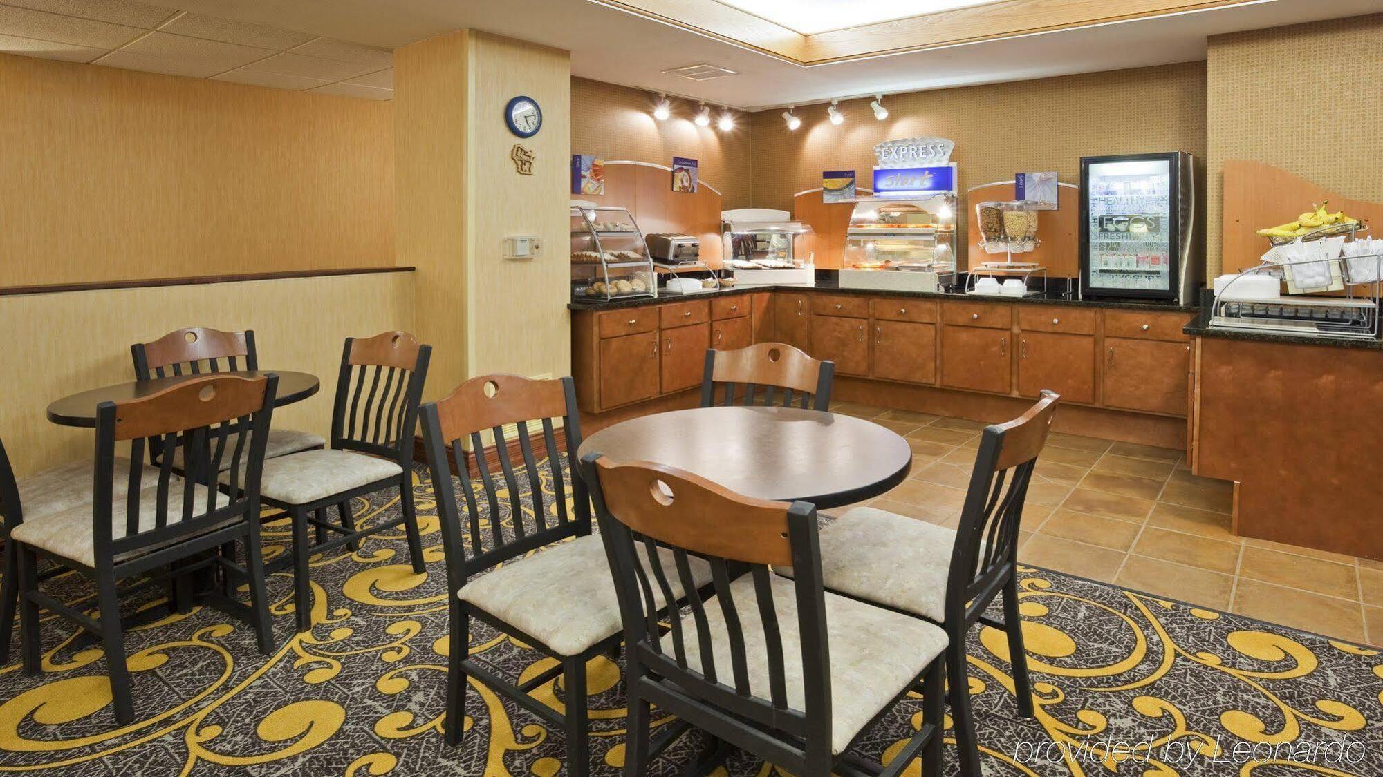 Holiday Inn Express Deforest By Ihg Extérieur photo